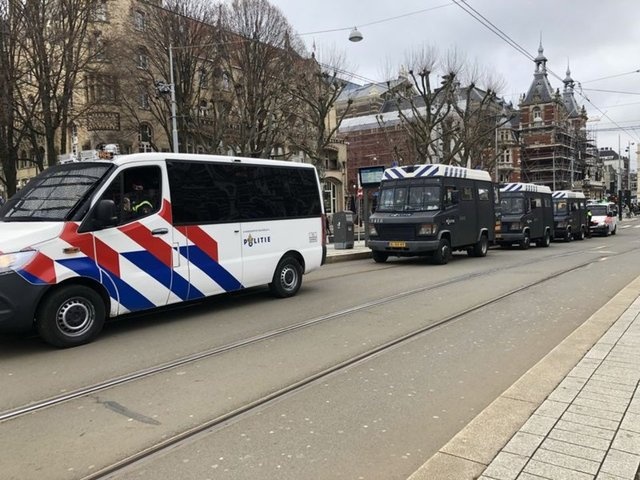 Avrupa kısıtlamalara karşı sokağa çıktı!