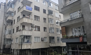 10 günlük bebek 5. kattan babasının kucağından düştü!