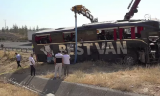 Şanlıurfa’da yolcu otobüsü devrildi