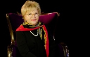 Nevra Serezli ağaçlar ayakta ölür ile dönüş yaptı