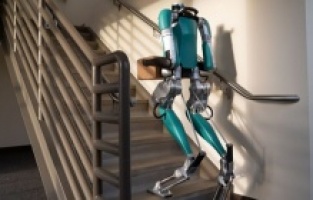 Postacı robot satışa çıktı