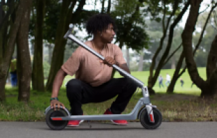 Tamamen kişiselleştirilebilen elektrikli scooter: Unagi Model One E500