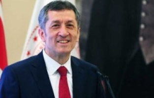 Bakan Selçuk Filozof Atakan’ı Yorumladı