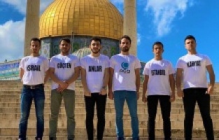 Mescid-i Aksa'daki gençlerimizden İsrail'e mesaj