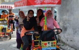 Müslüman kadınların bisiklet grubu