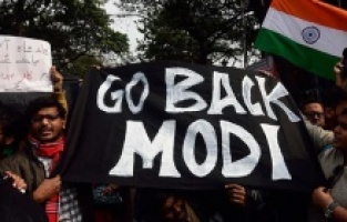 Binlerce Müslüman, Hindistan'ı protesto etti