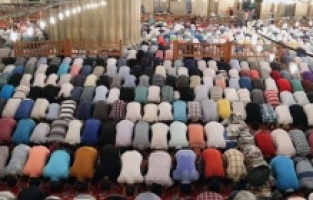 Camide namaza virüs arası!