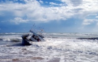 Göçmen botu alabora oldu