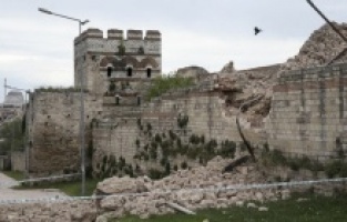 Fatih’in Tarihi Surlarında Çökme