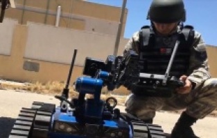 Yerli ve milli robot Libya’da patlayıcıları imha ediyor!