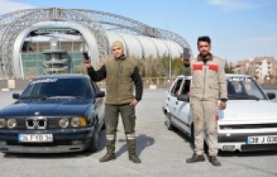 Cep telefonu ile çalıştırıp, sürücüsüz kullanabiliyorlar