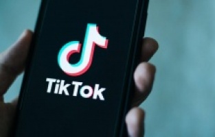 İtalya'da 13 yaşından küçüklere TikTok yasağı!