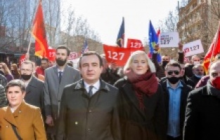 Kosova, Trump'ın darbesinden yavaş yavaş toparlanıyor