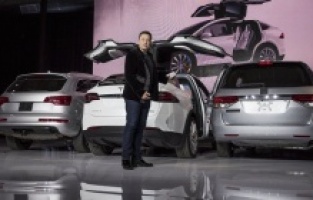 Artık Bitcoin'le Tesla alınabiliyor
