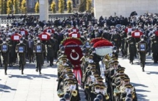 Bitlis'teki helikopter kazası Türkiye'yi yasa boğdu