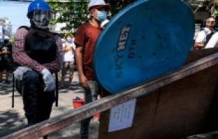 Myanmar'da darbeye karşı protestolar sürüyor