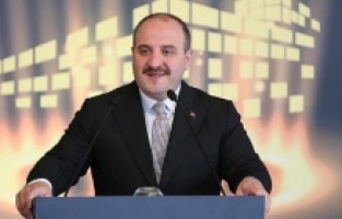 Varank: Yatırımlar azalmıyor, güçlü bir şekilde artıyor