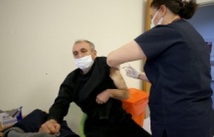 55 yaş ve üzeri vatandaşlar aşılanıyor