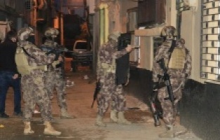 DEAŞ’a eş zamanlı şafak operasyonu!