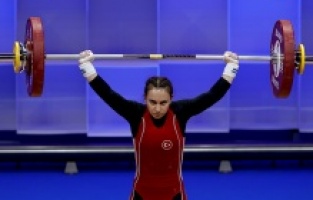 Milli halterci Şaziye Erdoğan'dan bronz madalya