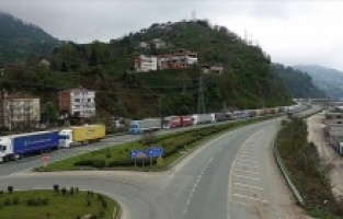 Sarp Sınır Kapısı’nda 20 kilometre kuyruk!