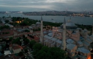 Ayasofya-i Kebir Camisi Kadir Gecesi'nde mahya ile buluştu
