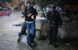 İsrail güçleri bu kez de sabah namazı sonrası cemaate saldırdı