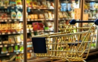 Her iki tüketiciden biri market market geziyor