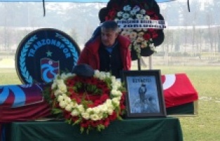 Trabzonspor camiası efsane teknik direktörüne veda etti