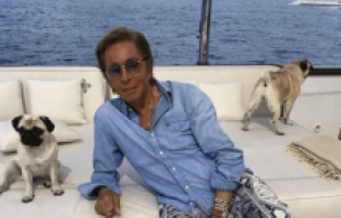 Ünlü moda tasarımcısı hayatını kaybetti