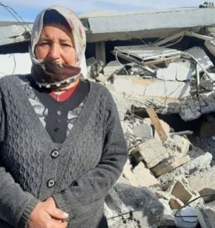 Enkazın altına giriyor "Bircan'ını besliyor