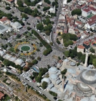 Ayasofya çevresindeki yoğunluk havadan görüntülendi
