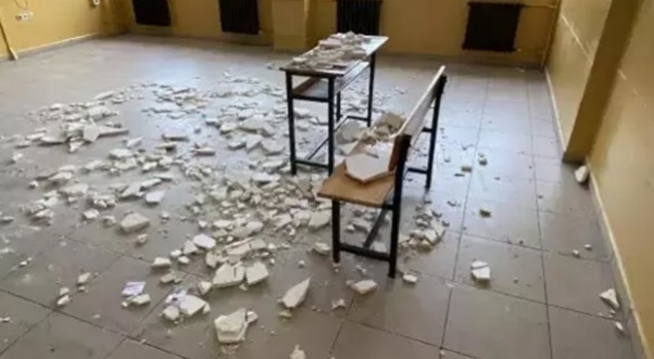Ders sırasında tavanın sıvası düştü: 7 öğrenci yaralı