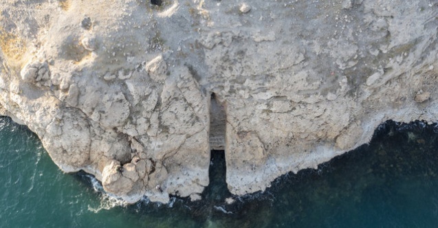 Van Gölü'ndeki çekilmeyle Urartu limanı ortaya çıktı