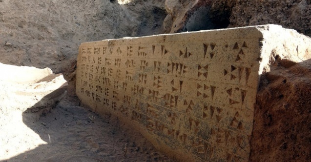 2 çivi yazılı kitabe ile Urartu tapınağı bulundu